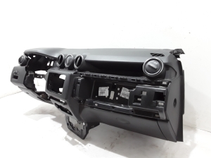 Dacia Duster (2017–2024) Dashboard and its parts 681000133R - 4