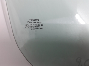 TOYOTA Yaris (2011–2020) Priekšējo durvju stikls 681100D191 - 3