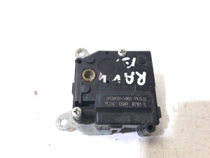 TOYOTA RAV 4 A4 (2012–2018) Salongi soojenduse klapi mootor 063800-1991 - 5