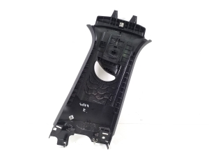 Ford Mustang Mach-E Mach-E (2020–2026) Keskpiilari siseviimistlus LJ8BR24583AGW - 2