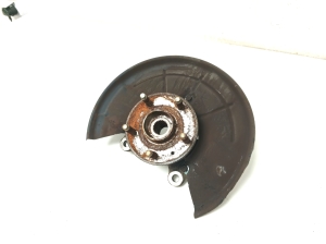   Front wheel hub  -  