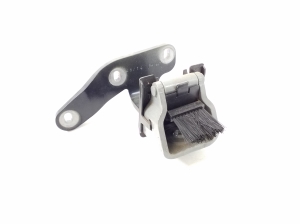 Porsche Cayenne (2010–2017) Trunk lid hinge 7P5827302D - 3
