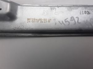 Priekinių durų stiklo pakėlėjas ir jo detalės 