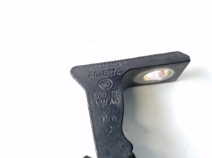 Porsche Cayenne (2010–2017) Front door top hinge 8K0831401A - 2