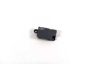 Tesla Model 3 3 (2016–2024) Antenna amplifier 144743000A - 2