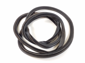 Porsche Cayenne (2010–2017) Trunk seal (on body) 7P5827705G - 2