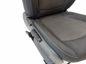  Priekinė sėdynė ir jos detalės 
