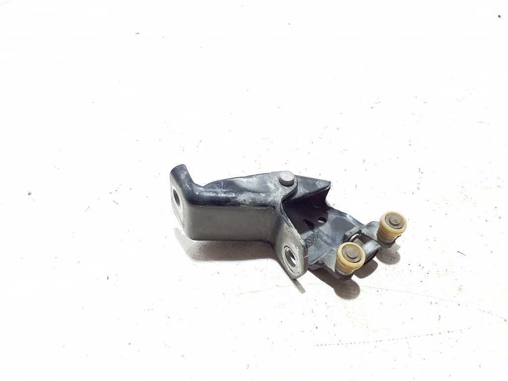 Mercedes Benz Citan 415 (2012–2021) Sliding door bracket 8200497637 Mercedes Benz Citan 415 (2012–2021) Sliding door bracket 8200497637