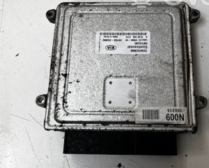 Kia Forte I (2009–2012) Engine control unit 5WY4L36C - 2