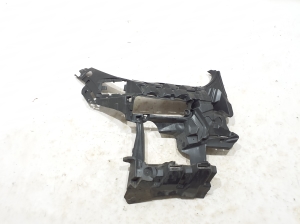 Front bumper bracket - 7421820