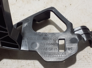 Mercedes Benz C-Class 206 (2021–2026) Iluvõre kinnitus A2068886000 - 2