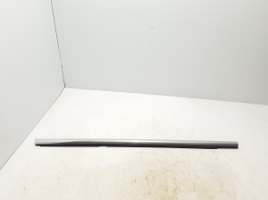 Aizmugurējo sānu durvju stikla ārējā līste - A2937302700