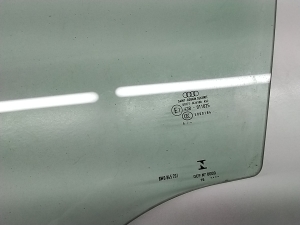 AUDI A4 B9 (2015–2026) Priekšējo durvju stikls 8W0845201 - 5