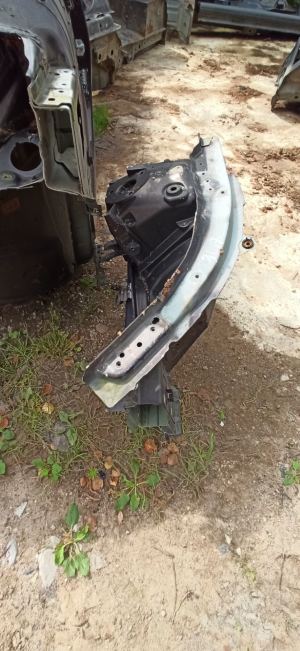 VOLVO V90 (2016–2026) Front outrigger 32216504 - 2