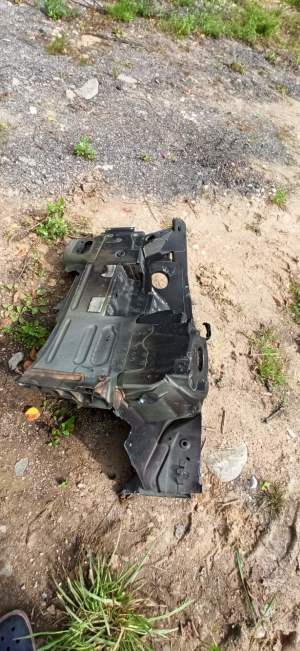 VOLVO V90 (2016–2026) Front outrigger 32216505 - 2