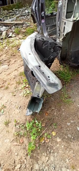 VOLVO V90 (2016–2026) Front outrigger 32216505 - 3
