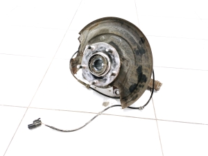   Front wheel hub  -  