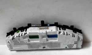 Volkswagen Touareg I (2002–2010) Mērinstrumentu panelis 7L6920880H - 2