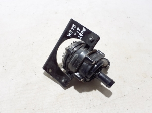 Ford Mustang Mach-E Mach-E (2020–2026) Auxiliary water pump LJ938K577BC - 3