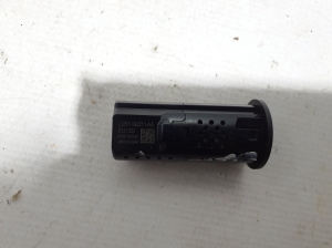 Ford Mustang Mach-E Mach-E (2020–2026) USB-Anschluss LU5T19J211AA - 3