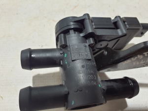 Ford Mustang Mach-E Mach-E (2020–2026) Auxiliary water pump LJ938C605BC - 2
