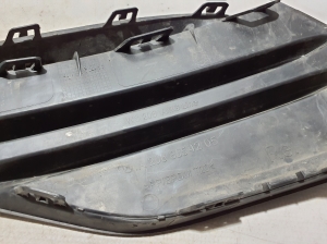 Mercedes Benz C-Class 206 (2021–2026) Priekšējā bampera apakšējā reste A2068854205 - 2