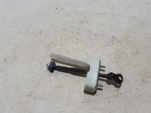 Rear side door opening limiter - 68630F6011