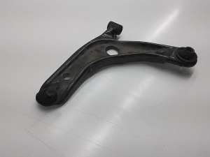 TOYOTA Yaris (2011–2020) Querlenker vorne 4806909140 - 2