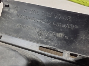 Mercedes Benz C-Class 206 (2021–2026) Priekšējā bampera apakšējā reste A2068850602 - 2