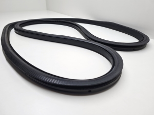 Volkswagen Tiguan (2007–2016) Front door rubber seal 5N0867911 - 4