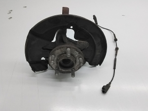 Front wheel hub - LR006858