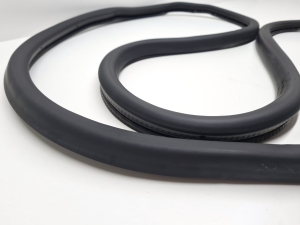 Volkswagen Tiguan (2007–2016) Front door rubber seal 5N0867911 - 2