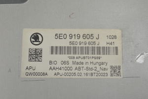 Skoda Octavia III (2013–2019) Screen 5E0919605J - 5