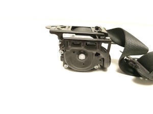 TOYOTA Yaris (2011–2020) Front seat belt 732200D570 - 3