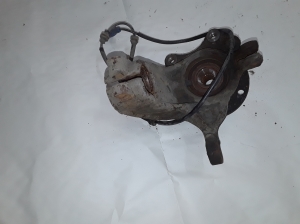 Peugeot 2008 (2013–2026) Front wheel hub 1607557480 - 4