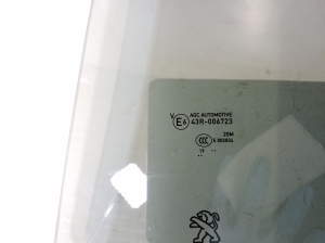Opel Corsa F (2019–2026) Rear side door glass - 2