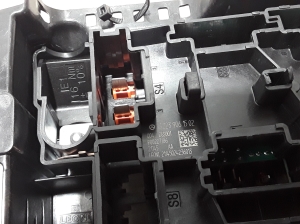 Mercedes Benz EQS 297 (2021–2026) Kaitsmekarp salongis A2239061502 - 2