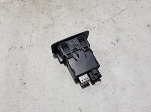 Mercedes Benz EQS 297 (2021–2026) USB-pesa A2068202600 - 2