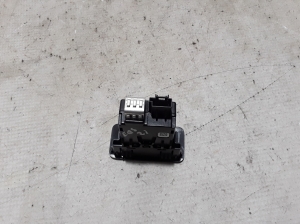 Mercedes Benz EQS 297 (2021–2026) USB-pesa A2068202600 - 3