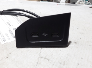 Mercedes Benz EQS 297 (2021–2026) USB-pesa A2978200901 - 3
