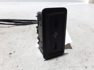 Mercedes Benz EQS 297 (2021–2026) USB-pesa A2978200801 - 2