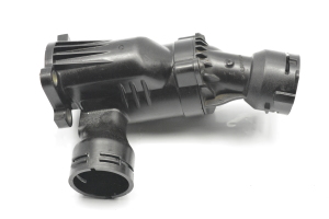 Volkswagen Passat B8 (2014–2023) Termostaadi korpus 04L121111H - 4