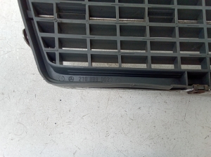 Mercedes Benz E-Class W210 (1995–2002) Kühlergrill A2108880023 - 2