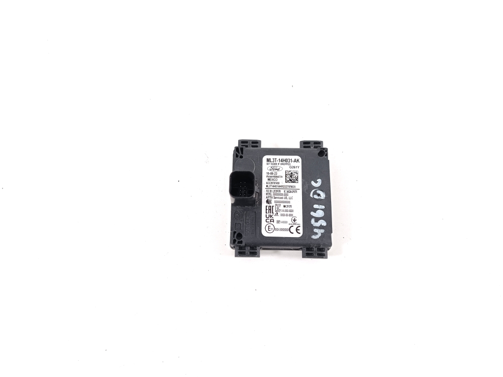 Ford Mustang Mach-E Mach-E (2020–2026) Pimeda nurga radar Distronic ML3T14H031AK Ford Mustang Mach-E Mach-E (2020–2026) Pimeda nurga radar Distronic ML3T14H031AK