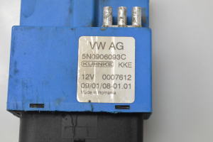 Volkswagen Tiguan (2007–2016) Module de commande de la pompe à carburant 5N0906093C - 4
