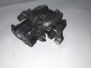 Subaru Forester SK (2018–2026) Tagumine pidurisadul 26634SJ011 - 2