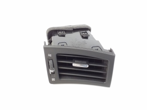 Armatuurlaua ventilatsioonivõred - 687601MA0A