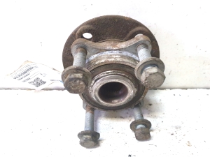 VOLVO S60 I (2000–2009) Front wheel hub 9461944 - 3