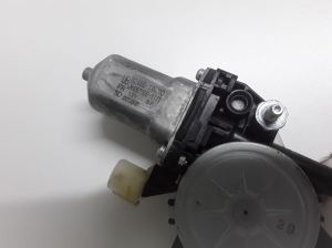 Kia Rio (2011–2017) Priekšējo durvju logu pacēlājs un tā daļas 824021W020 - 3
