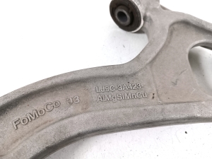 Ford Mustang Mach-E Mach-E (2020–2026) Eesmine õõtshoob LJ9C3A423 - 4